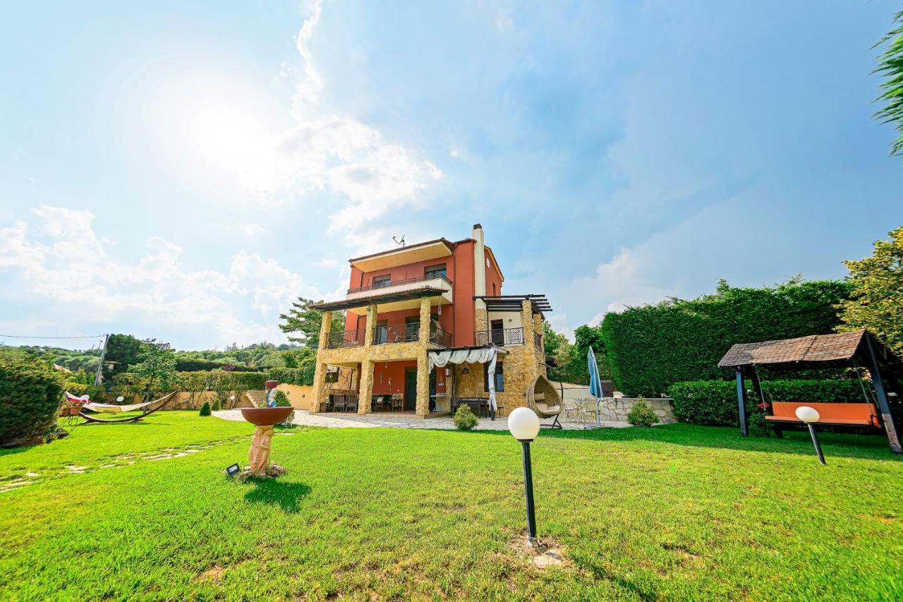 Villa Mariellie Néa Péramos Extérieur photo