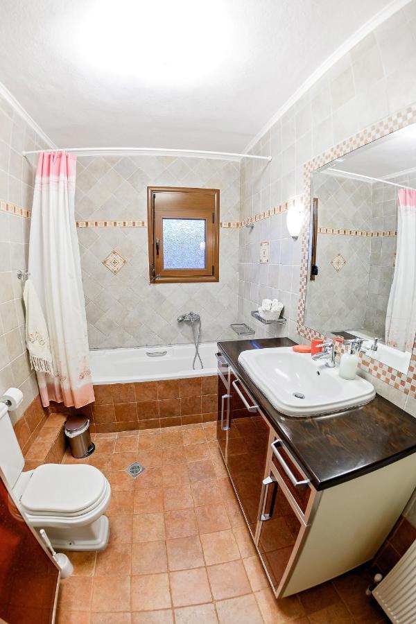 Villa Mariellie Néa Péramos Extérieur photo