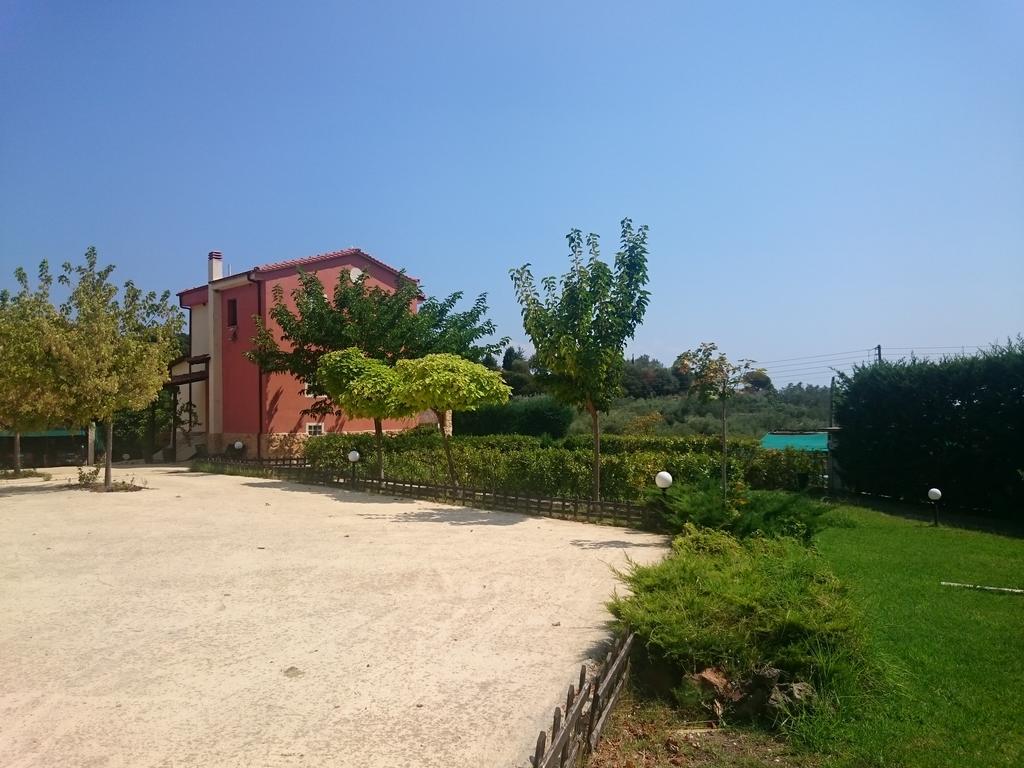 Villa Mariellie Néa Péramos Extérieur photo