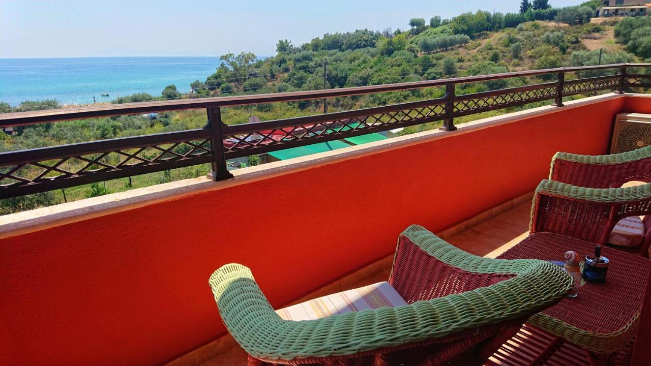 Villa Mariellie Néa Péramos Extérieur photo